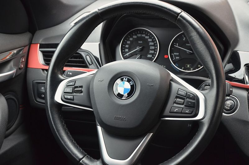 BMW X1 (2015) sDrive 18d 110kW SPORT / LED - fotka 20 z 39