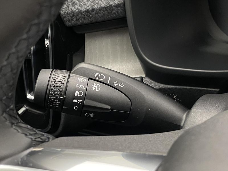 Volvo XC40 (2026) B4 AUT DARK PLUS - fotka 30 z 65