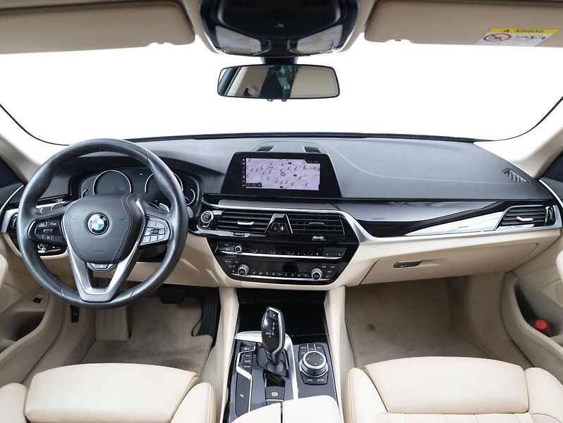 BMW Řada 5 540i xDrive Touring - fotka 13 z 22