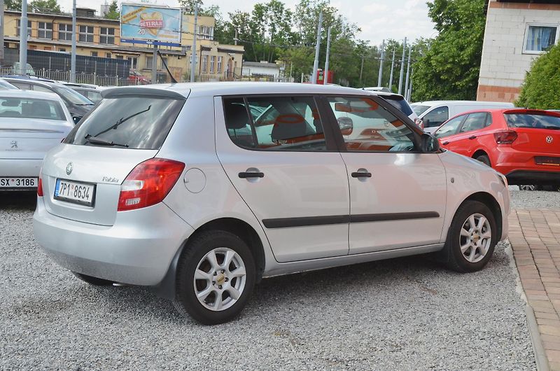 Škoda Fabia (2012) 1.2i ACTIVE / VYHŘ. SEDADLA - fotka 6 z 28