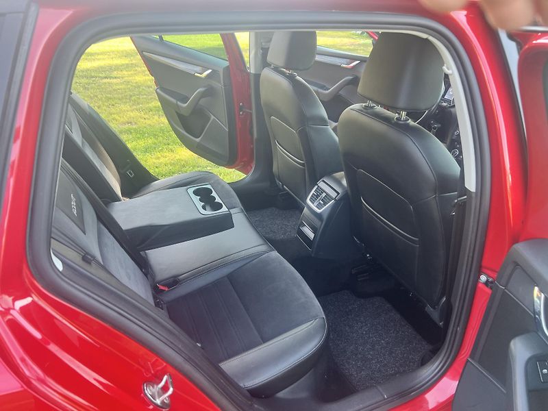 Škoda Octavia 2.0TDI 110KW,SCOUT,4x4,DSG,KůŽ - fotka 17 z 41
