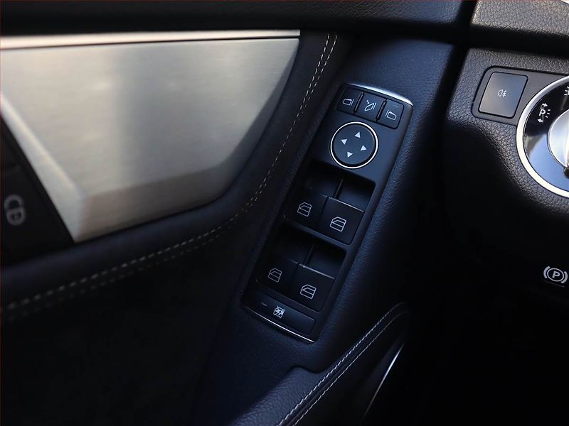 Mercedes-Benz Třídy C (2013) C 350 CDI, Automat, Kůže, Navi - fotka 18 z 19
