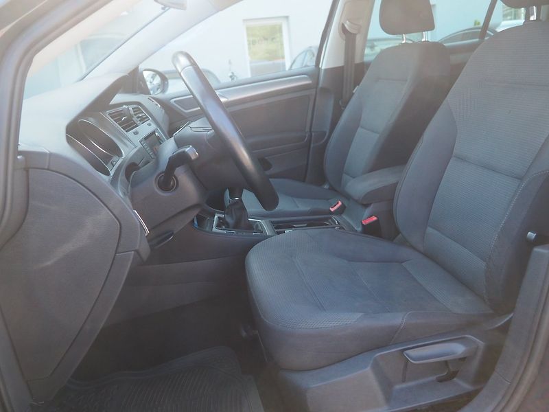 Volkswagen Golf Variant (2014) 2.0 TDI, 110 kW, Navi - fotka 12 z 43
