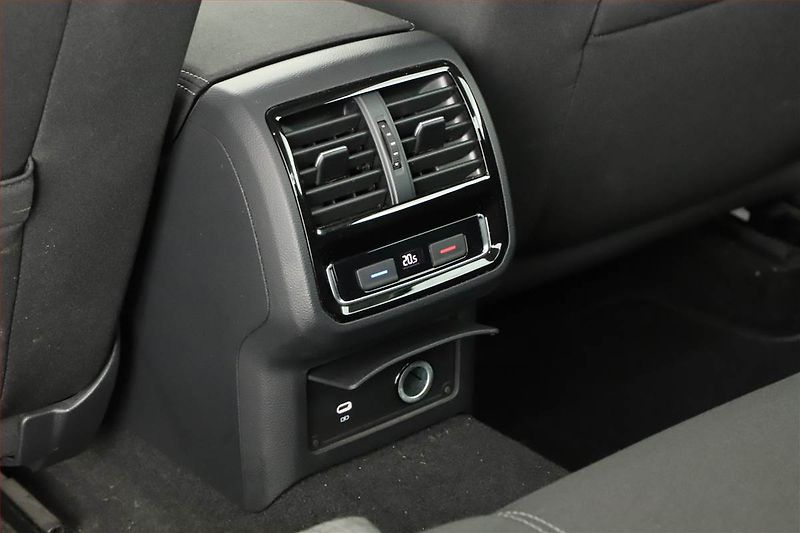 Volkswagen Passat (2021) 1.5 TSI, ČR,1.maj, Tempomat - fotka 17 z 19
