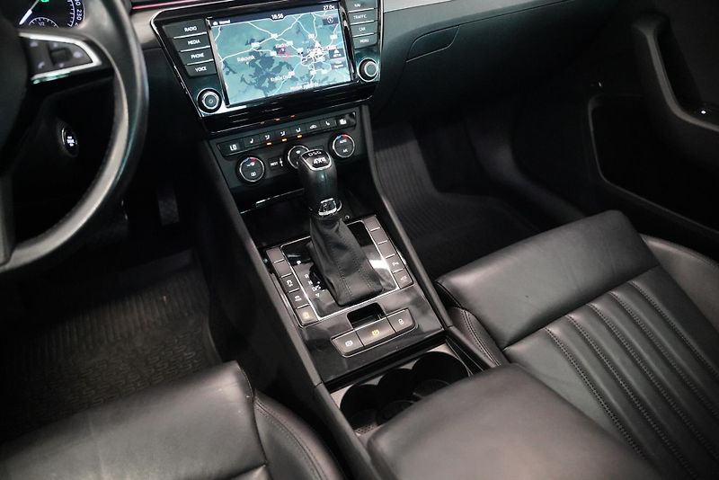 Škoda Superb - fotka 12 z 16