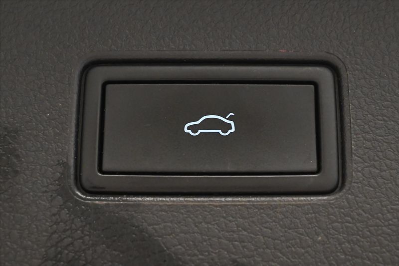 Volkswagen Passat 2,0 TDI 110kW DSG Business Zár - fotka 28 z 32