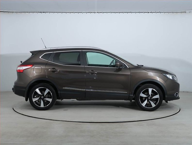 Nissan Qashqai (2016) 1.2 DIG-T, Serv.kniha, Navi - fotka 6 z 23