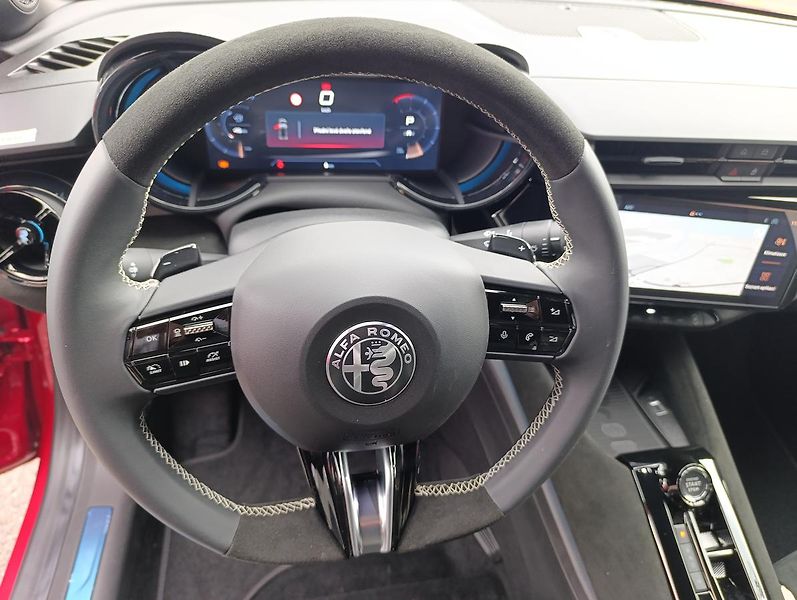 Alfa Romeo Junior (2026) Sport Speciale 1.2 Turbo Hybr. - fotka 26 z 34