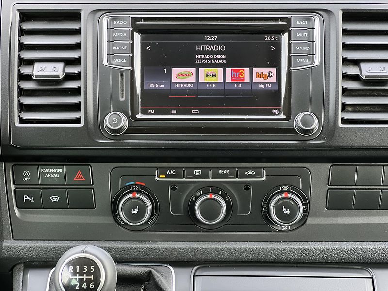 Volkswagen Multivan 2.0TDi 110kw 7MÍST TAŽNÉ ALU - fotka 21 z 38