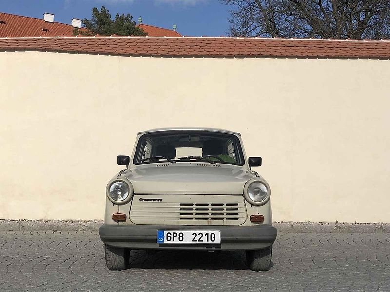 Tenhle Trabant je jeden z posledních vyrobených – únor 1990.