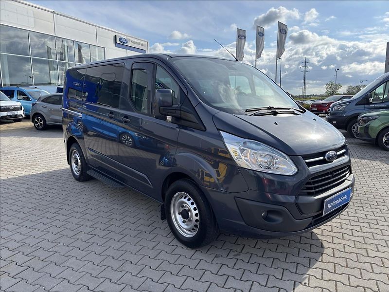 Ford Tourneo Custom 2,2 TDCi 92kW L1 - fotka 7 z 34