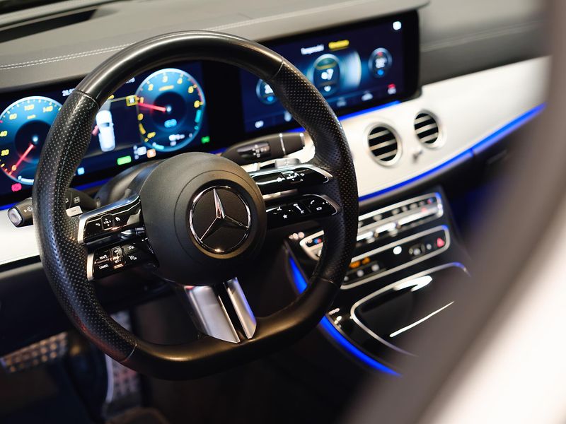 Mercedes-Benz Třídy E 300de 4MATIC AMG Line, DPH - fotka 21 z 34