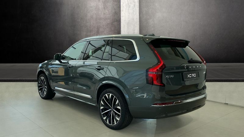 Volvo XC90 (2026) PLUS BRIGHT, B5 AWD, 184+10 kW - fotka 4 z 14