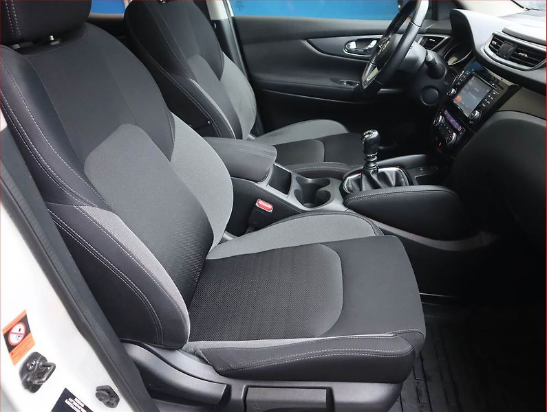 Nissan Qashqai (2018) Tekna 1.2 DIG-T, Serv.kniha - fotka 9 z 22