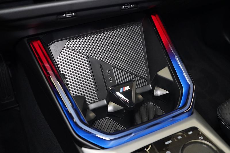 BMW X3 M50 xDrive, Nezávislé, Tažné - fotka 43 z 50