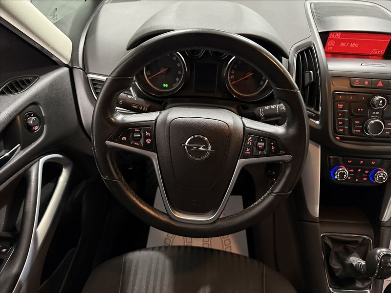 Opel Zafira 1,4   TURBO COSMO VÝHŘEV TZ - fotka 29 z 49