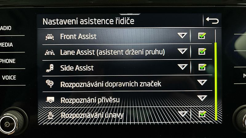 Škoda Superb 2.0 TDI DSG 4x4 L&K Combi - fotka 30 z 34