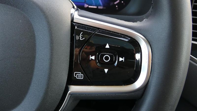 Volvo XC90 B5 AWD Plus Bright 7 míst - fotka 12 z 26