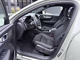Volvo XC40 B4 FWD // ULTRA // REZERVACE - náhled 11