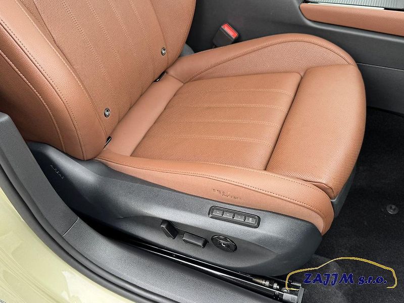 Škoda Superb L&K 2.0TDI DSG - fotka 42 z 52