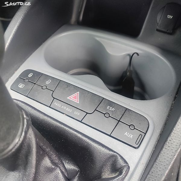 Seat Ibiza KRÁSNÁ,65KM,SERVISKA,1MAJ71LET - fotka 13 z 23
