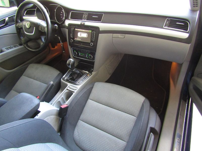 Škoda Superb (2011) 2.0 TDI CR 103kW - fotka 14 z 42