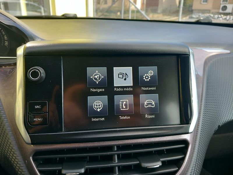 Peugeot 2008 (2015) 1,6HDi STYLE NAVI VYHŘ.SED. - fotka 22 z 38