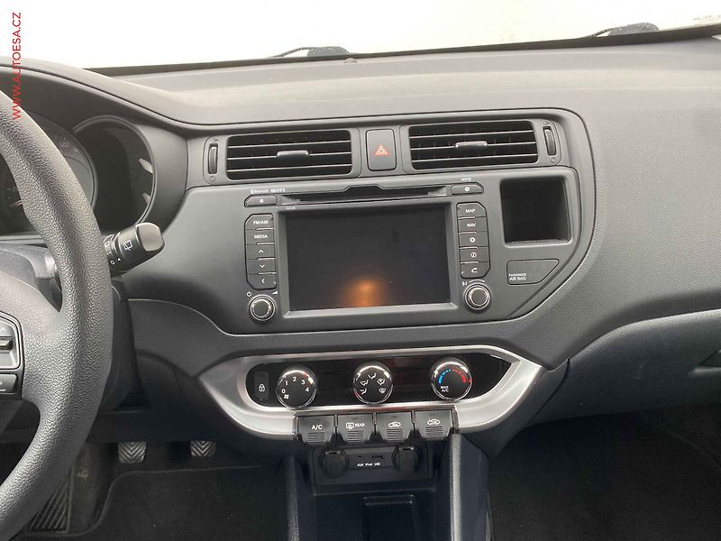 Kia Rio (2015) 1.4i, Edition, navi, kamera - fotka 12 z 18
