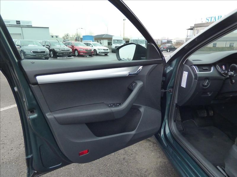 Škoda Octavia 2,0 TDI DSG,LED,Navigace  Ambi - fotka 9 z 55