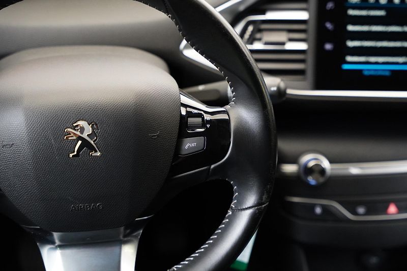 Peugeot 308 - fotka 17 z 28