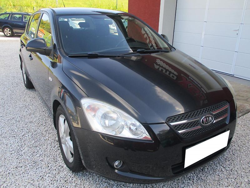 Kia Ceed 1.6 CRDi 16V - fotka 1 z 30