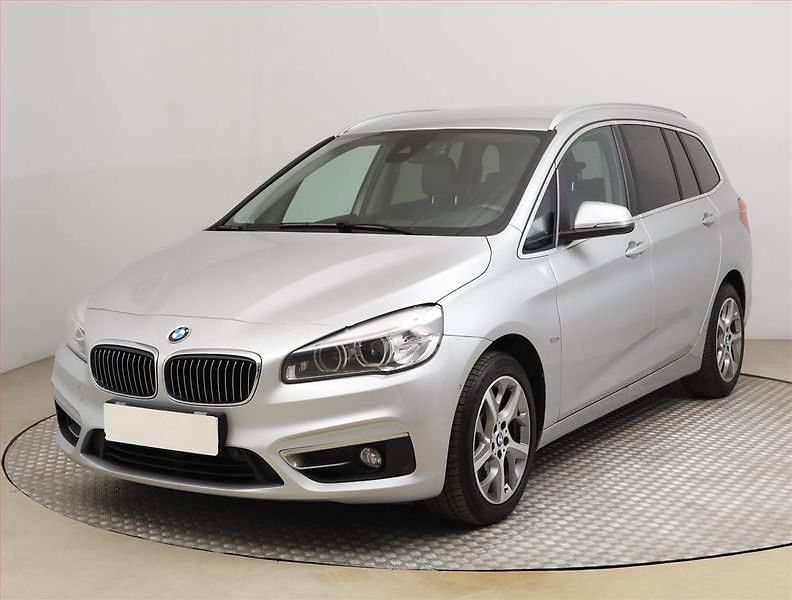 BMW Řada 2 (2017) Luxury Line 218d Gran Tourer - fotka 2 z 26