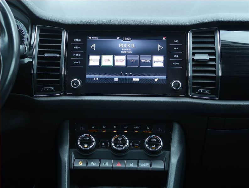 Volkswagen Multivan (2010) Comfortline 2.0 TDI 4Motion - fotka 9 z 18