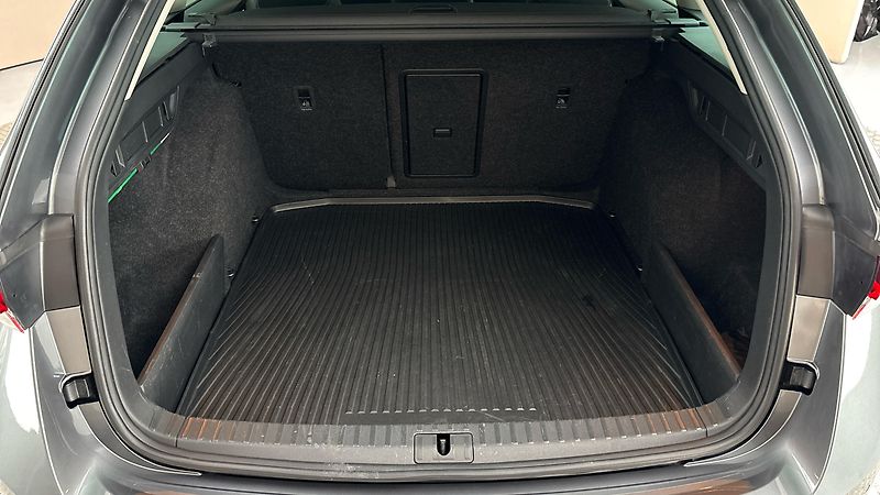 Škoda Octavia 2.0 TDI Ambition Combi - fotka 17 z 27