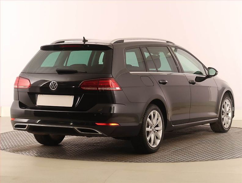 Volkswagen Golf (2018) 1.5 TSI, Automat, Serv.kniha - fotka 5 z 18