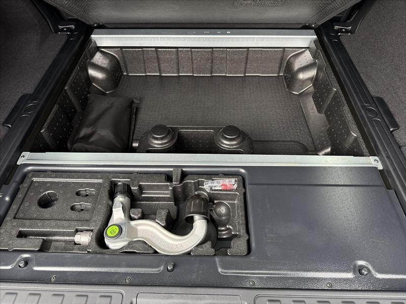 Land Rover Discovery (2026) 3,0 DYNAMIC SE D250 - fotka 32 z 33