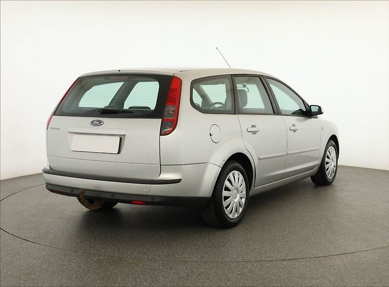 Ford Focus (2007) 1.6 16V, po STK, Tažné, Klima - fotka 5 z 11