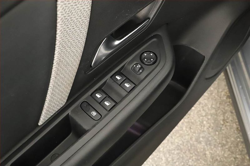 Citroën C4 (2021) 1.5 BlueHDi, Automat - fotka 15 z 17