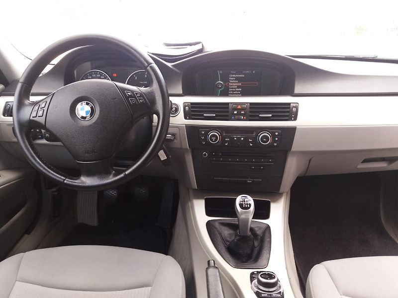 BMW Řada 3 (2010) 2.0d,105kW,VÝHŘEV.SEDADEL!! - fotka 8 z 26