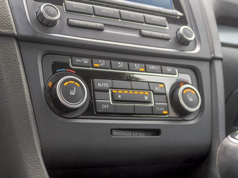 Volkswagen Golf (2012) 2.0TDI 103KW - 2x KOLA - fotka 23 z 49