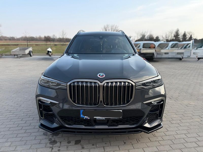 BMW X7 (2022) M50i 390kW - fotka 2 z 19