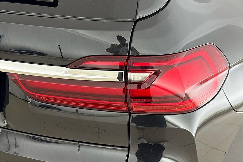 BMW X7 xDrive30d - fotka 5 z 28
