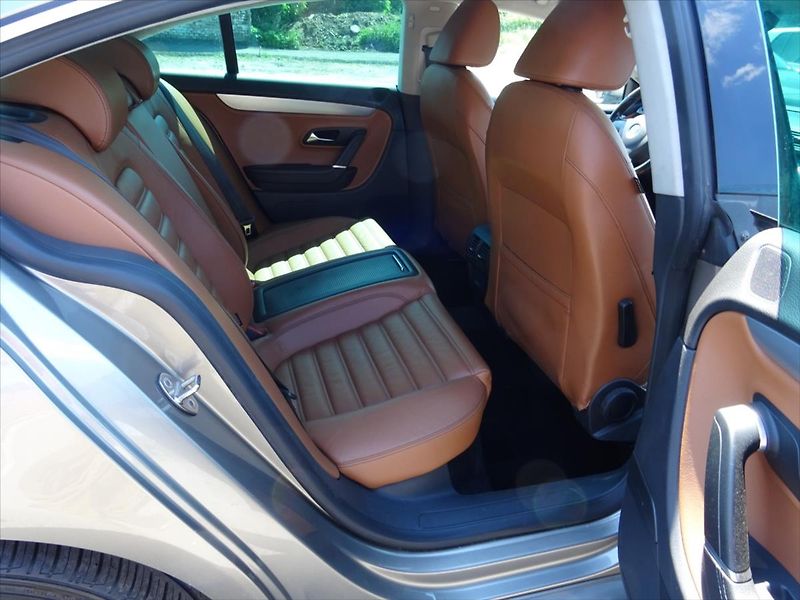 Volkswagen Passat CC 2,0 TDi 100 kW - fotka 13 z 26