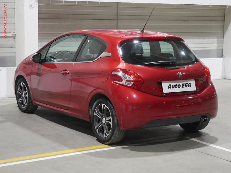 Peugeot 208 (2014) 1.6 VTi, Allure - fotka 6 z 15