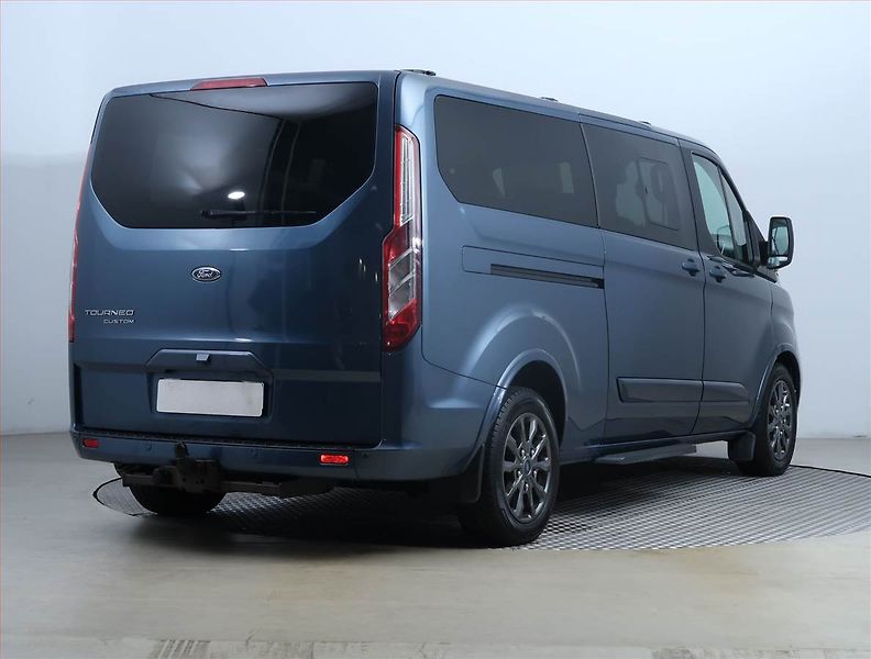 Ford Tourneo Custom (2021) Titanium 2.0 EcoBlue, ČR, 1Maj - fotka 5 z 23