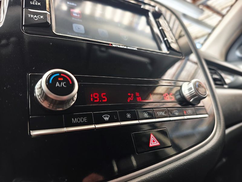 Mitsubishi Outlander (2021) 2.0 Mivec Diamant 2WD Kamera - fotka 27 z 44