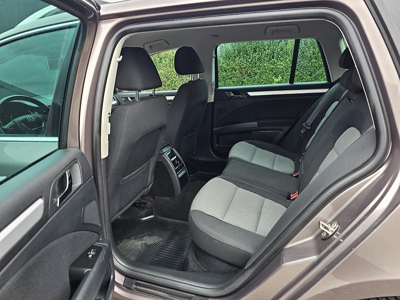 Škoda Superb 2.0 TDI 103kW,SENZORY,SERVISKA - fotka 34 z 53