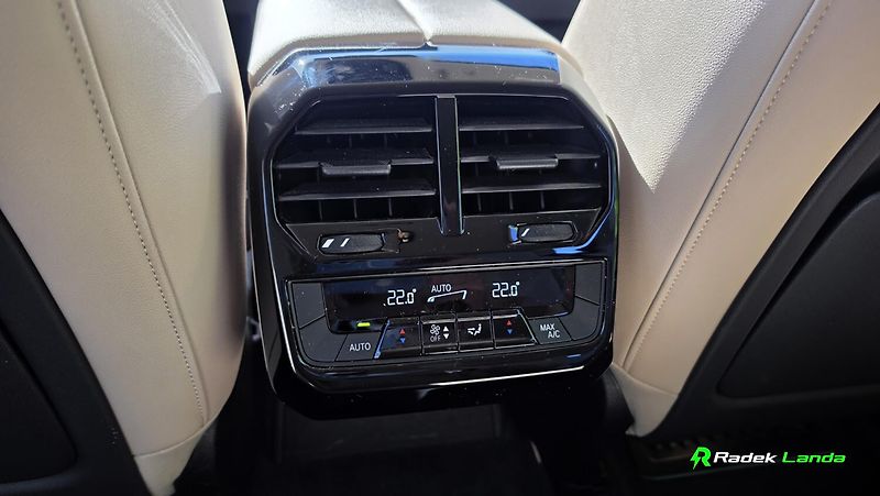BMW iX (2022) xDrive40 Edition - fotka 13 z 14
