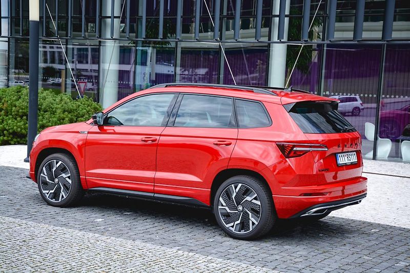 Škoda Karoq (2023) Sportline Exclusive 2,0 TSI 14 - fotka 9 z 37