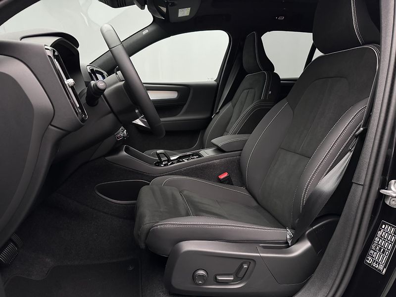 Volvo XC40 B4 DARK ULTRA REZERVACE - fotka 4 z 48